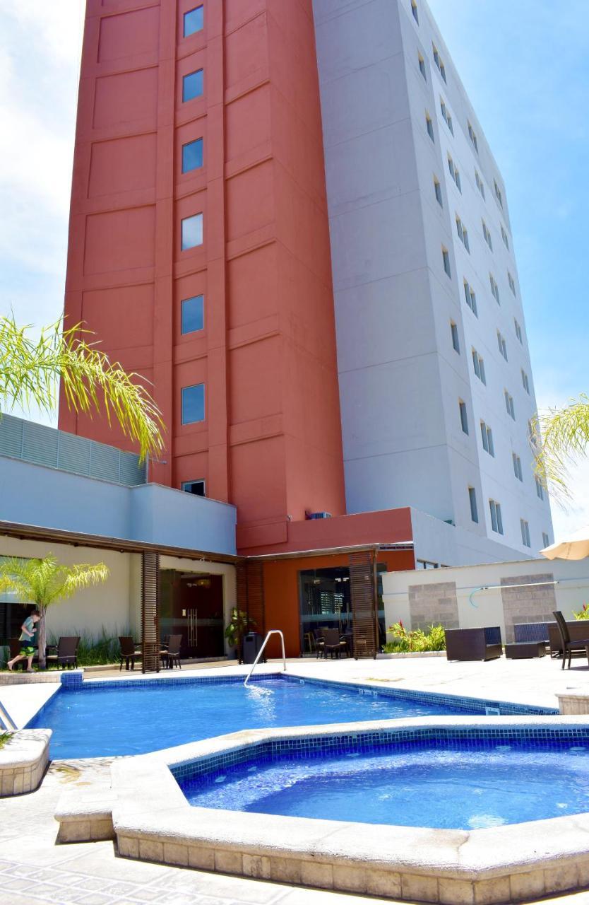 La Quinta By Wyndham Tegucigalpa Hotel Eksteriør billede